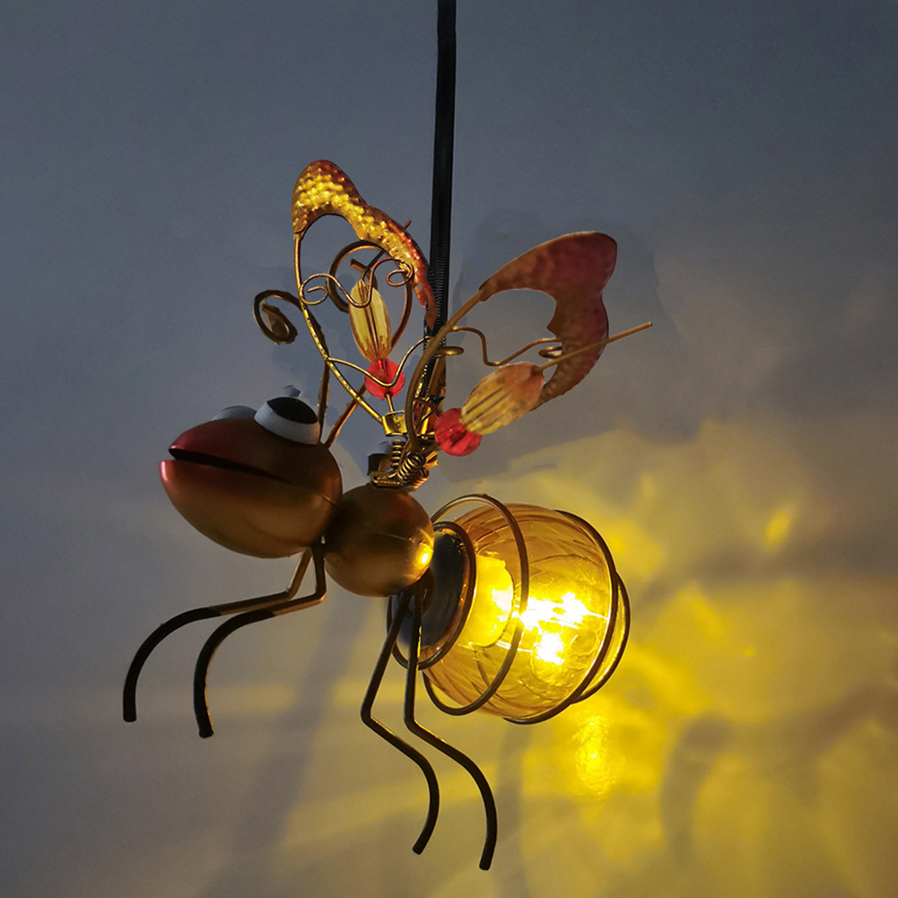 Lighting Bug Decor - 太陽光発電ハンギングミツバチライトメタルハンギング飛行昆虫ランプランタン庭のバグライトオーナメント屋外の芝生の装飾用