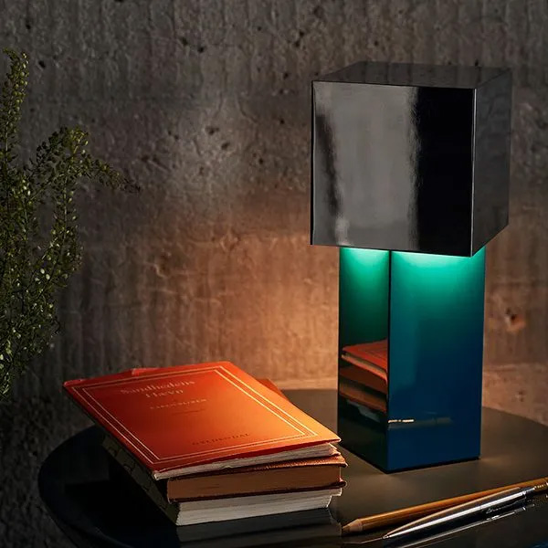 Geometric Lamp Shade - 充電式幾何学模様メタルデスクランプ、回転式ランプシェード、タッチコントロール、無段階調光機能付き