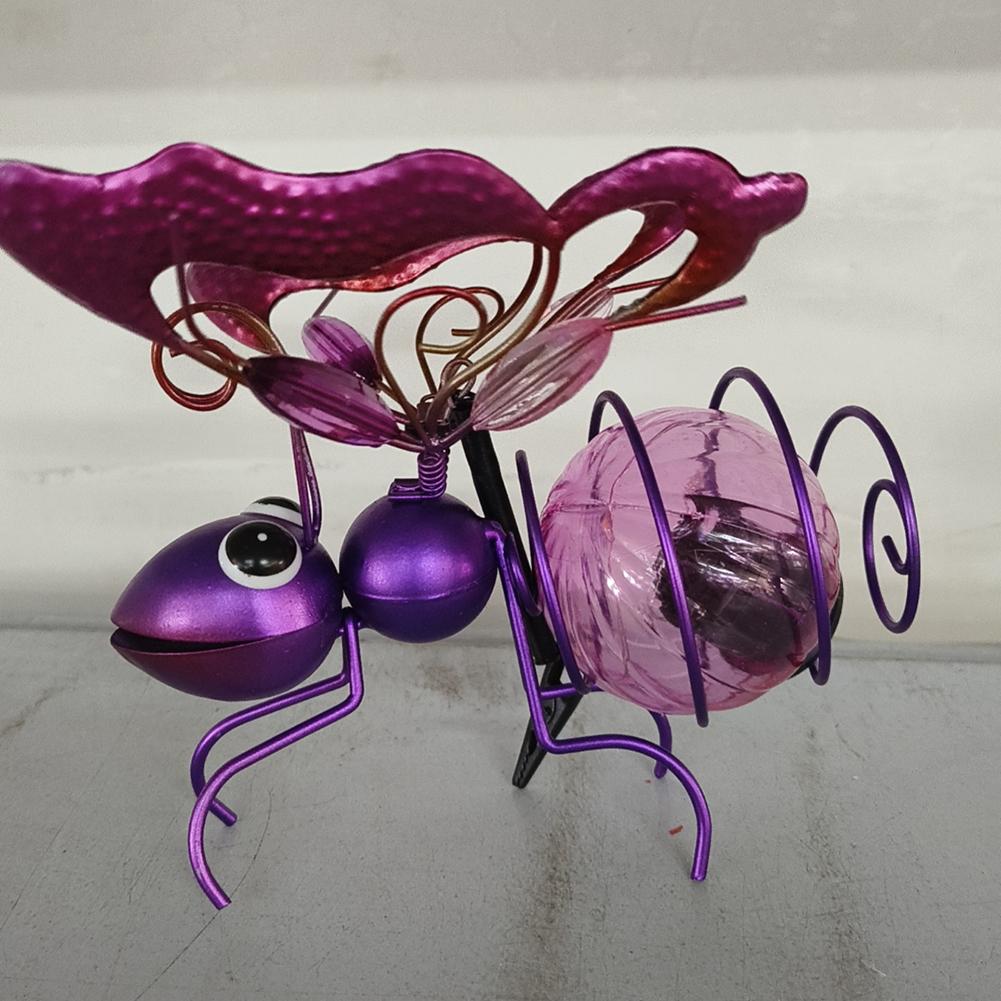 Lighting Bug Decor - ソーラー吊り下げ式虫除けライト、飛翔昆虫妖精ランプ、ガーデン虫除けライト、鉄製昆虫像オーナメント、庭、バルコニー、ポーチ、ガーデンデコレーション