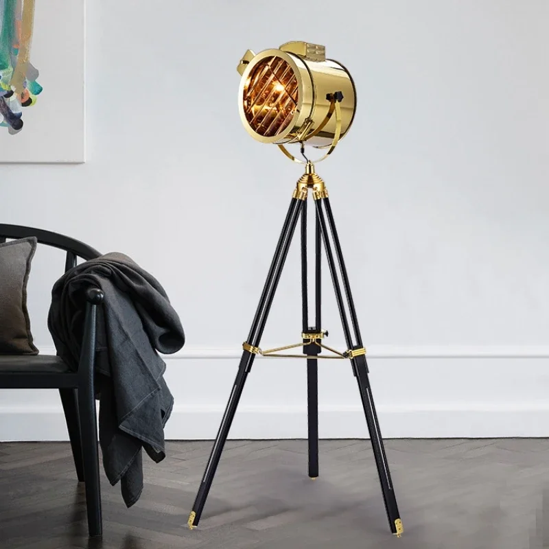 北欧クリエイティブデザイナーステンレス鋼フロアランプレストラ - Floor Lamp Tripod のレビューと価格