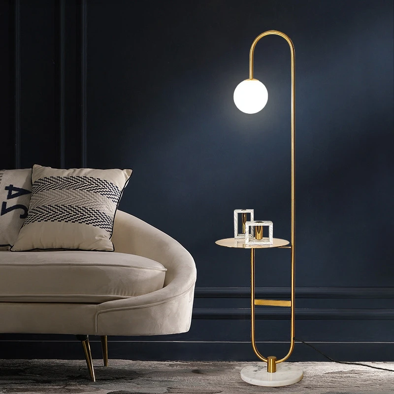 モダンなデザインの自立型LEDランプ,室内装飾ライト,ゴール - Floor Lamp Tripod のレビューと価格