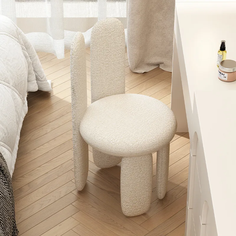 上品で洗練されたデザインの女性用ドレッシングチェア、メイクア - Furniture Lighting & Decor Magazine のレビューと価格