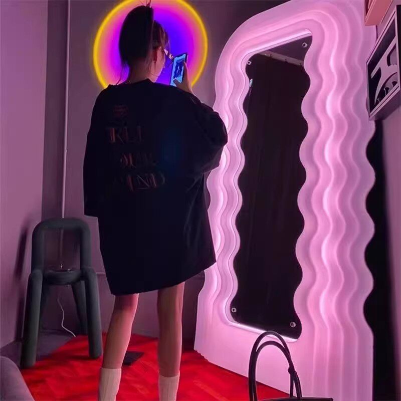 アパートメントライト装飾鏡色が変わる北欧波型ミラーフルボディ - Furniture Lighting & Decor Magazine のレビューと価格
